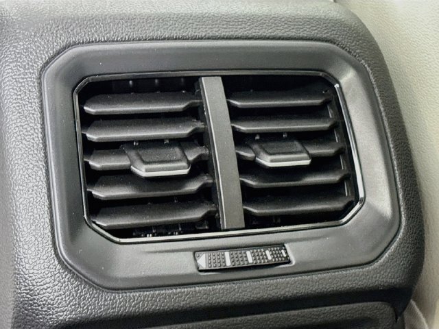 Certified 2025 Volkswagen Taos SE AWD/4WD image 29
