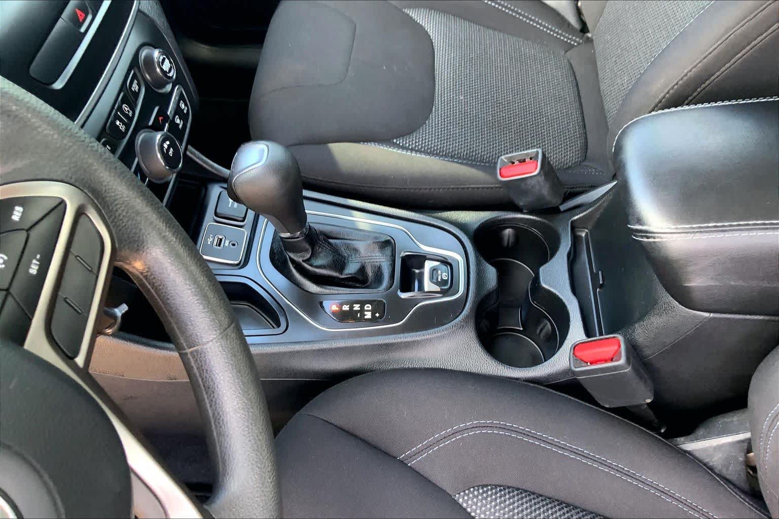 Used 2021 Jeep Cherokee Latitude FWD image 17