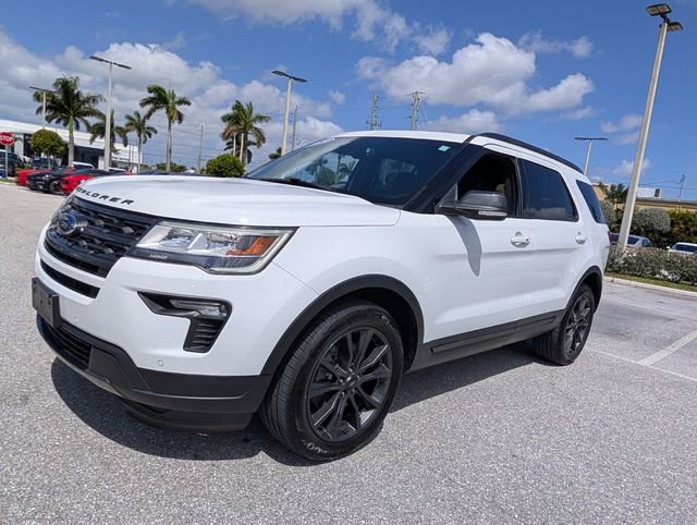 Certified 2019 Ford Explorer XLT w/ Equipment Group 202A AWD/4WD image 3