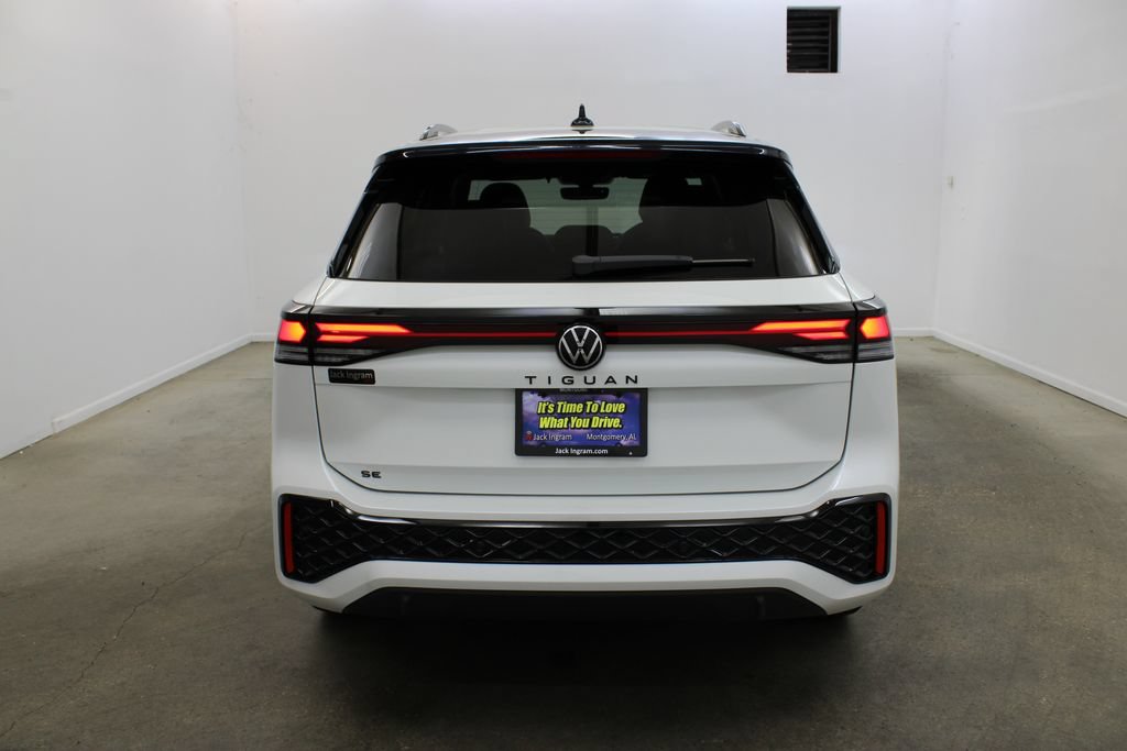 New 2026 Volkswagen Tiguan SE R-Line FWD image 4