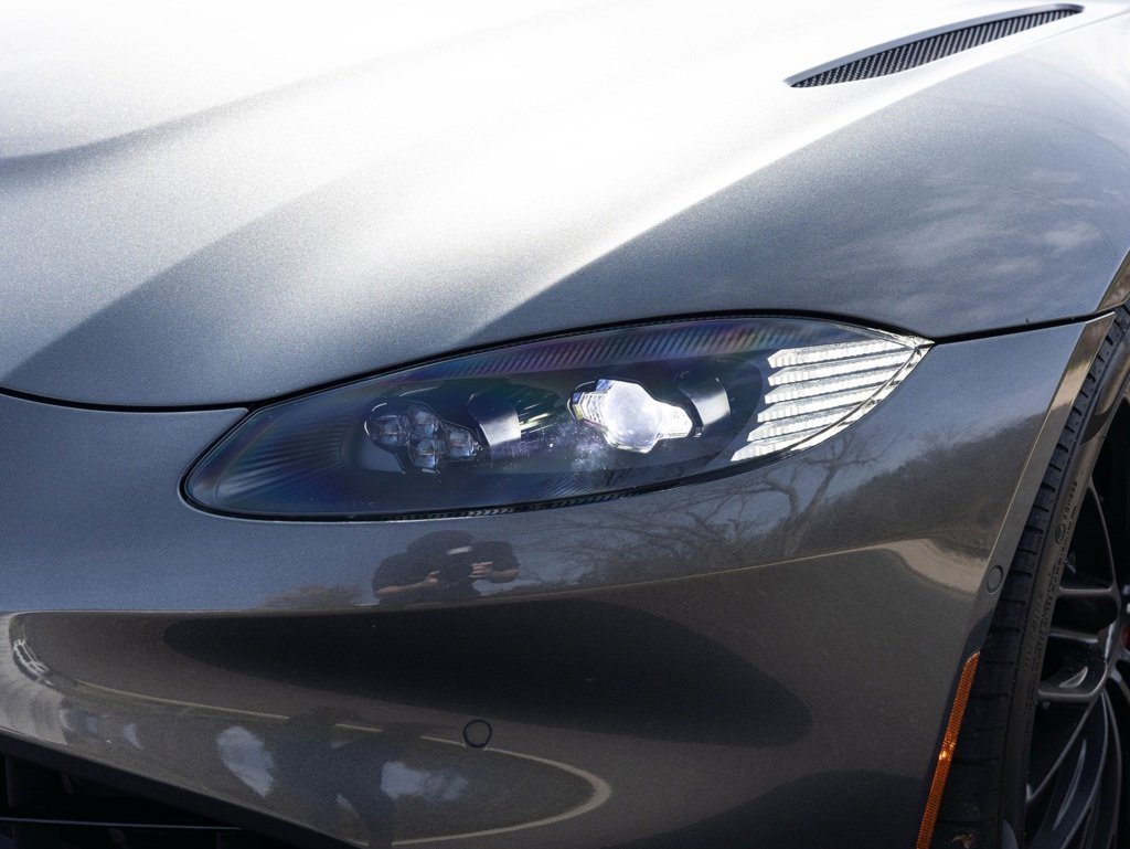 Used 2023 Aston Martin V8 Vantage Coupe image 17