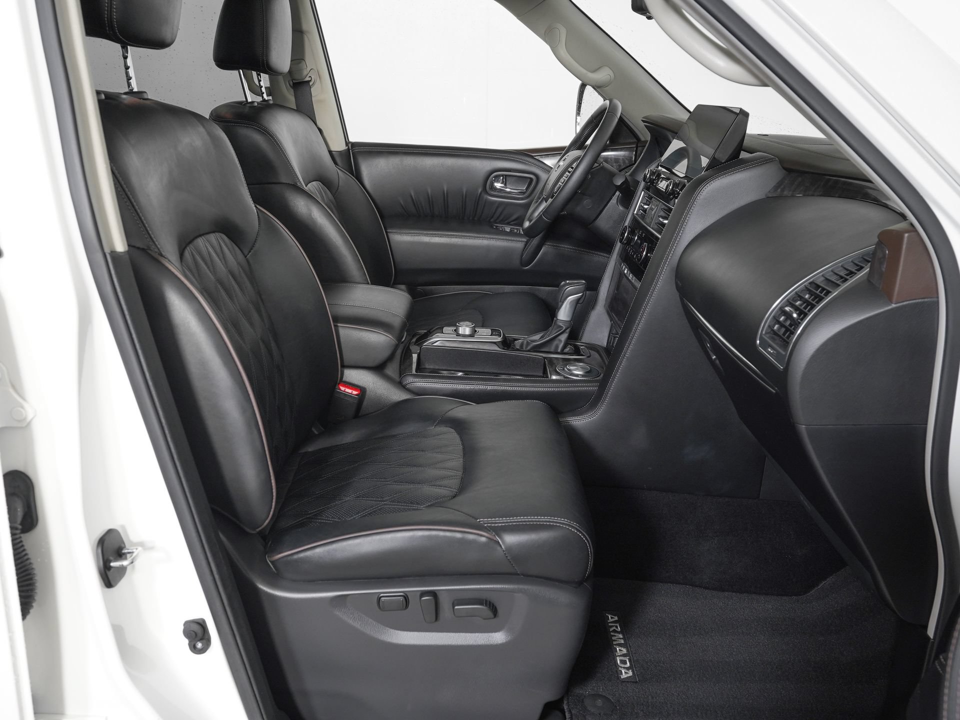 Used 2024 Nissan Armada Platinum w/ Captain's Chairs Package RWD image 8