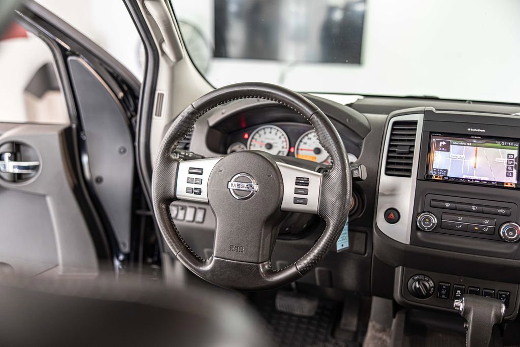 Used 2015 Nissan Xterra PRO-4X w/ Pro-4x Leather Package AWD/4WD image 35
