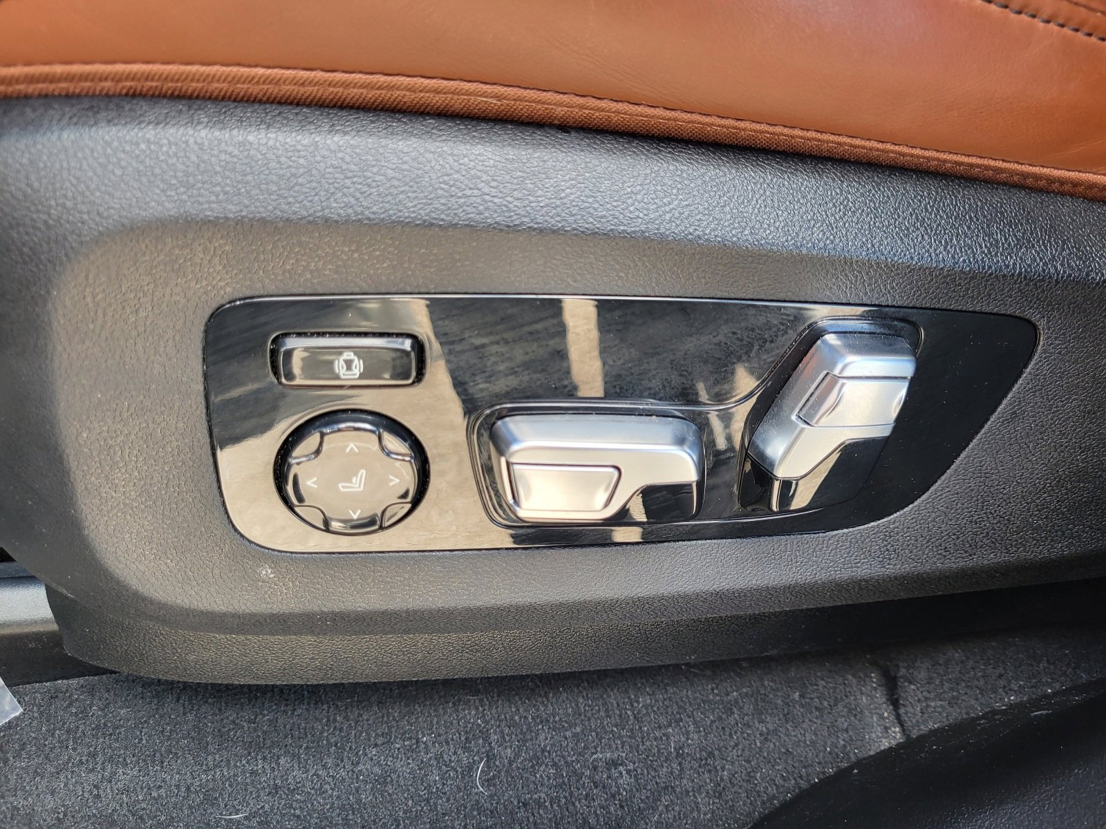 Used 2025 BMW X7 M60i image 39