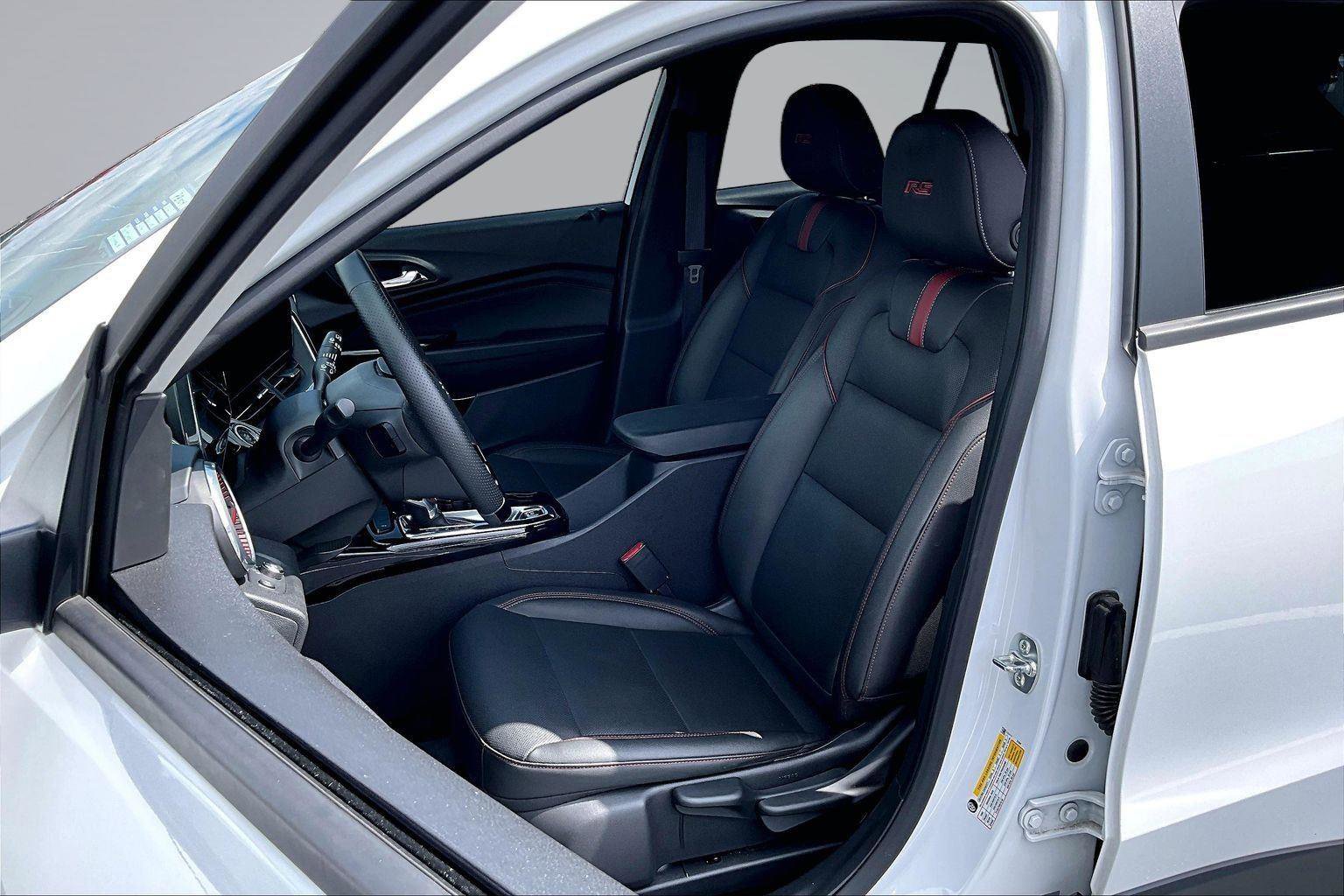 Used 2025 Chevrolet Trax RS w/ Driver Confidence Package FWD image 26