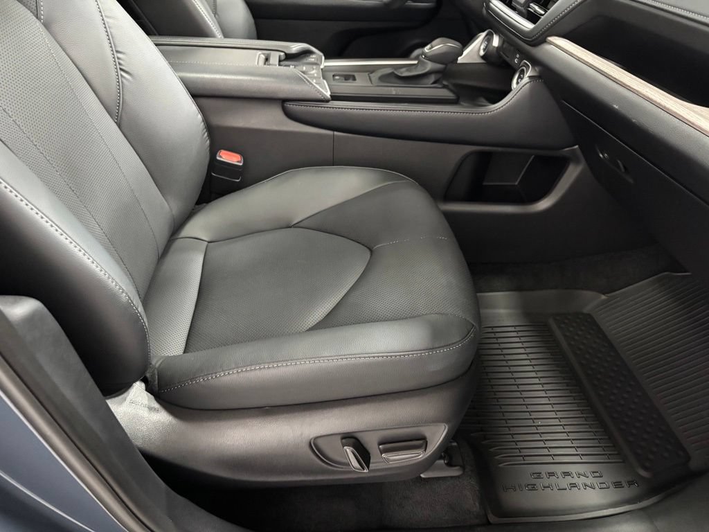 Used 2026 Toyota Grand Highlander AWD image 67