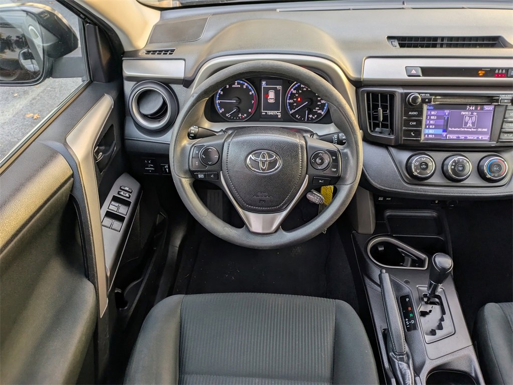 Used 2018 Toyota RAV4 LE image 17