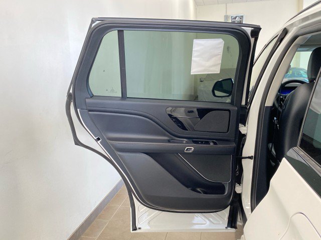 New 2026 Lincoln Aviator AWD w/ Jet Appearance Package image 8