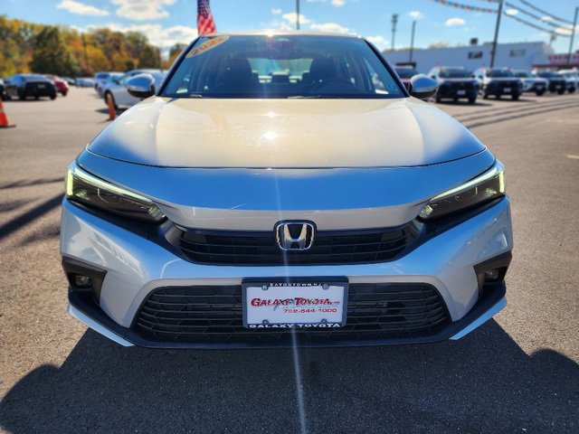 Used 2022 Honda Civic Touring image 2