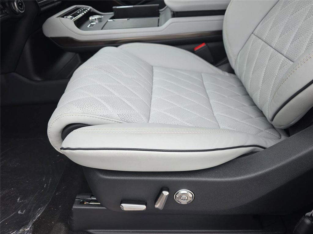 New 2025 Lincoln Navigator L Black Label w/ Black Label Special Edition image 14