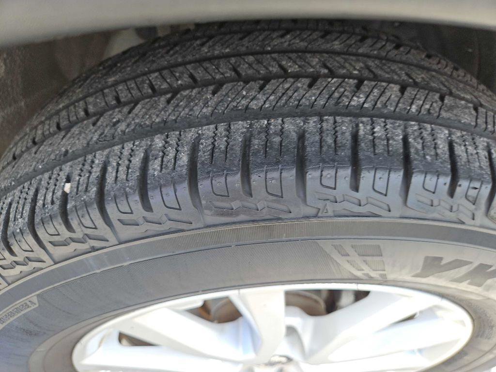 Used 2018 Nissan Rogue SV image 34