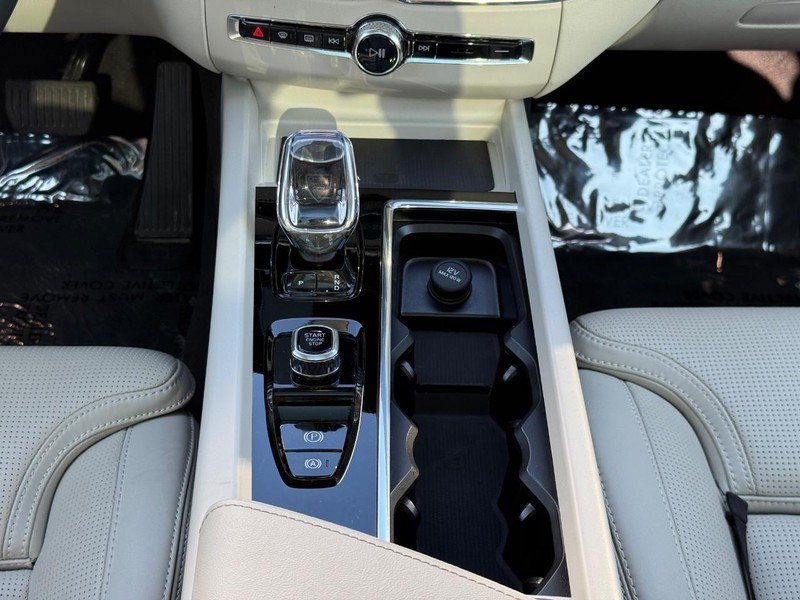 Certified 2026 Volvo XC60 B5 Ultra AWD/4WD image 15