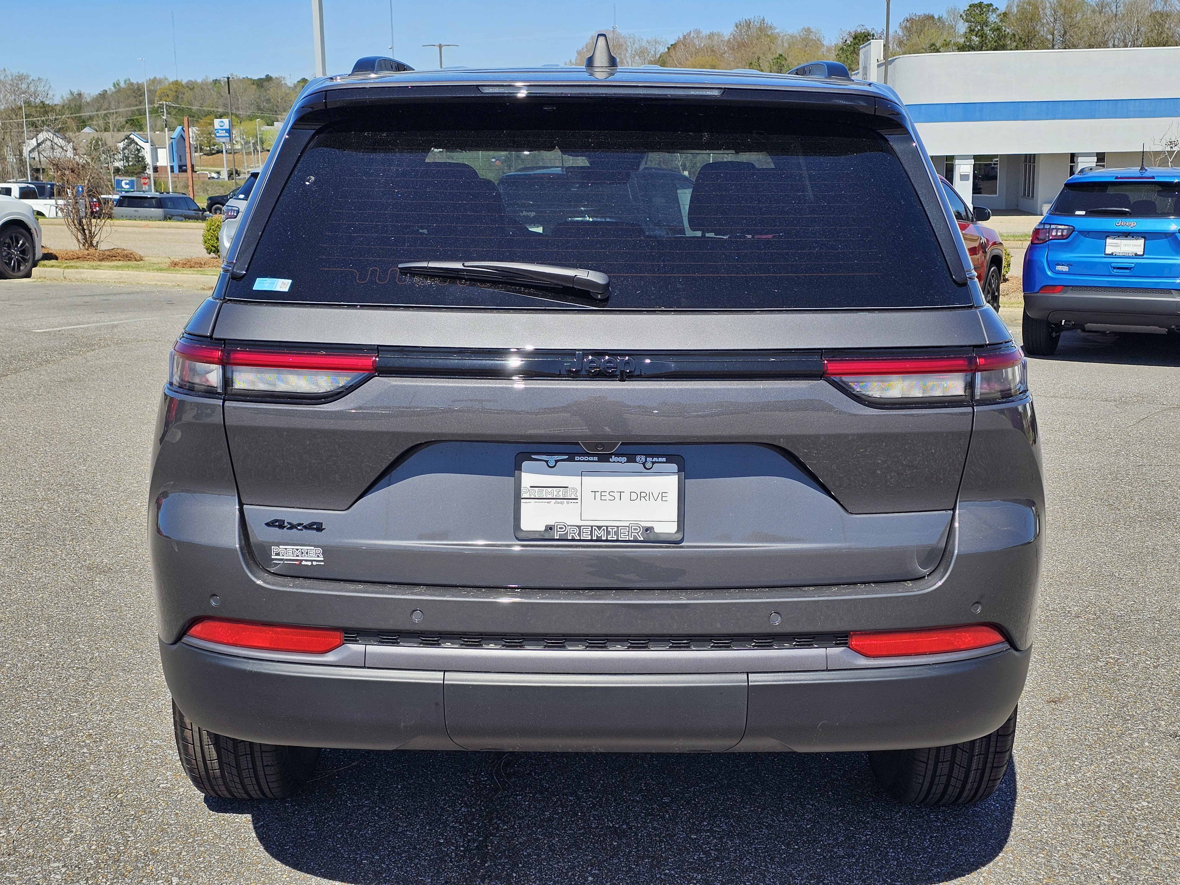 New 2026 Jeep Grand Cherokee Altitude image 10