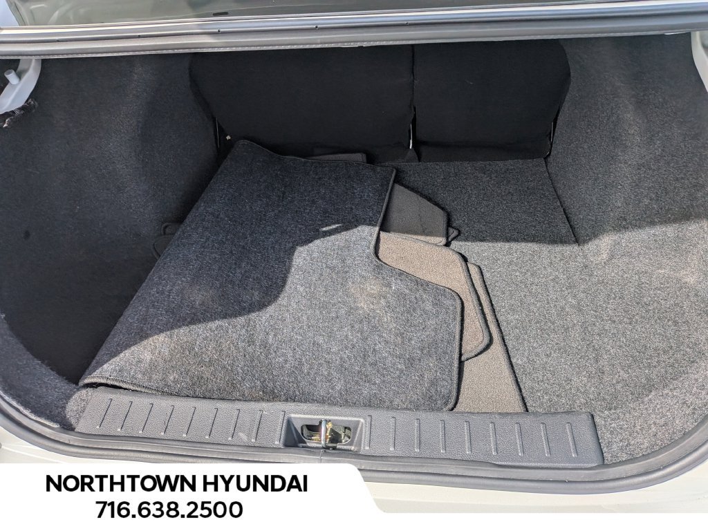 Used 2025 Nissan Versa SR FWD image 28