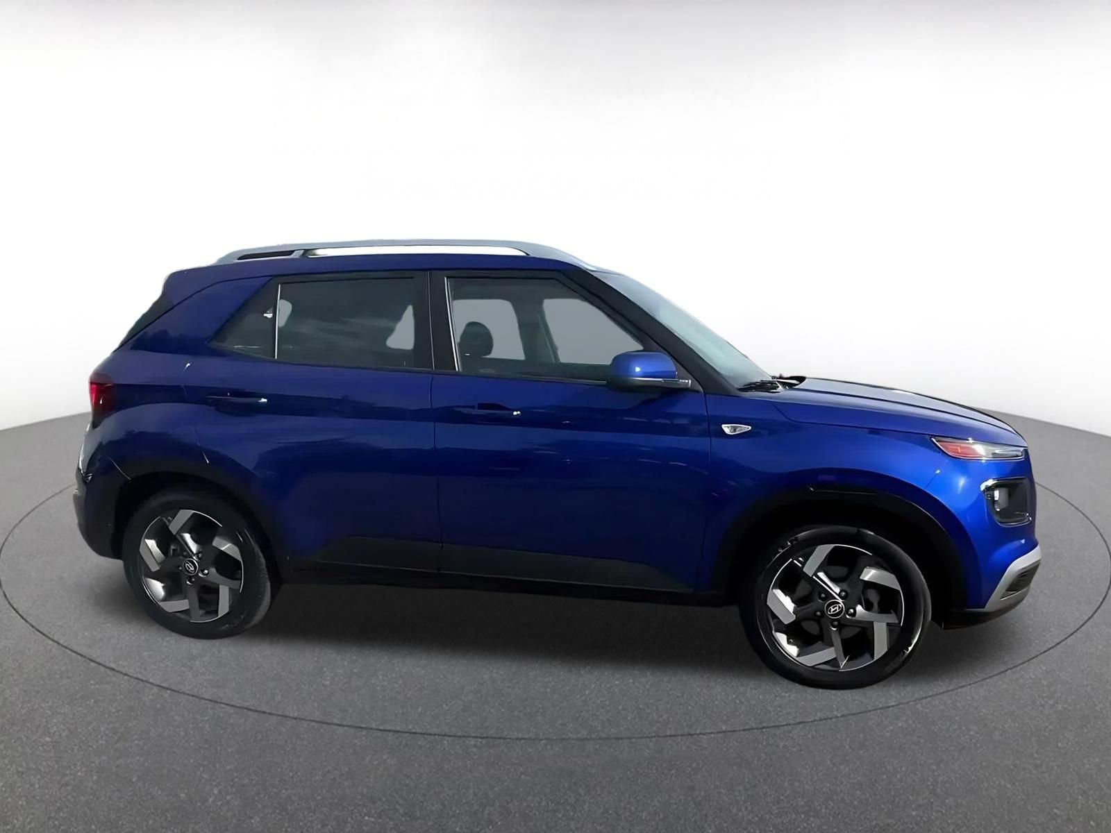 Used 2025 Hyundai Venue SEL FWD image 16