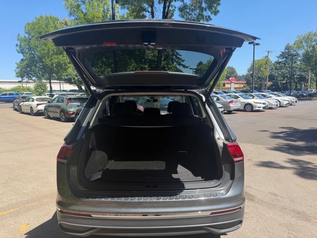 Used 2024 Volkswagen Tiguan SE AWD/4WD image 14