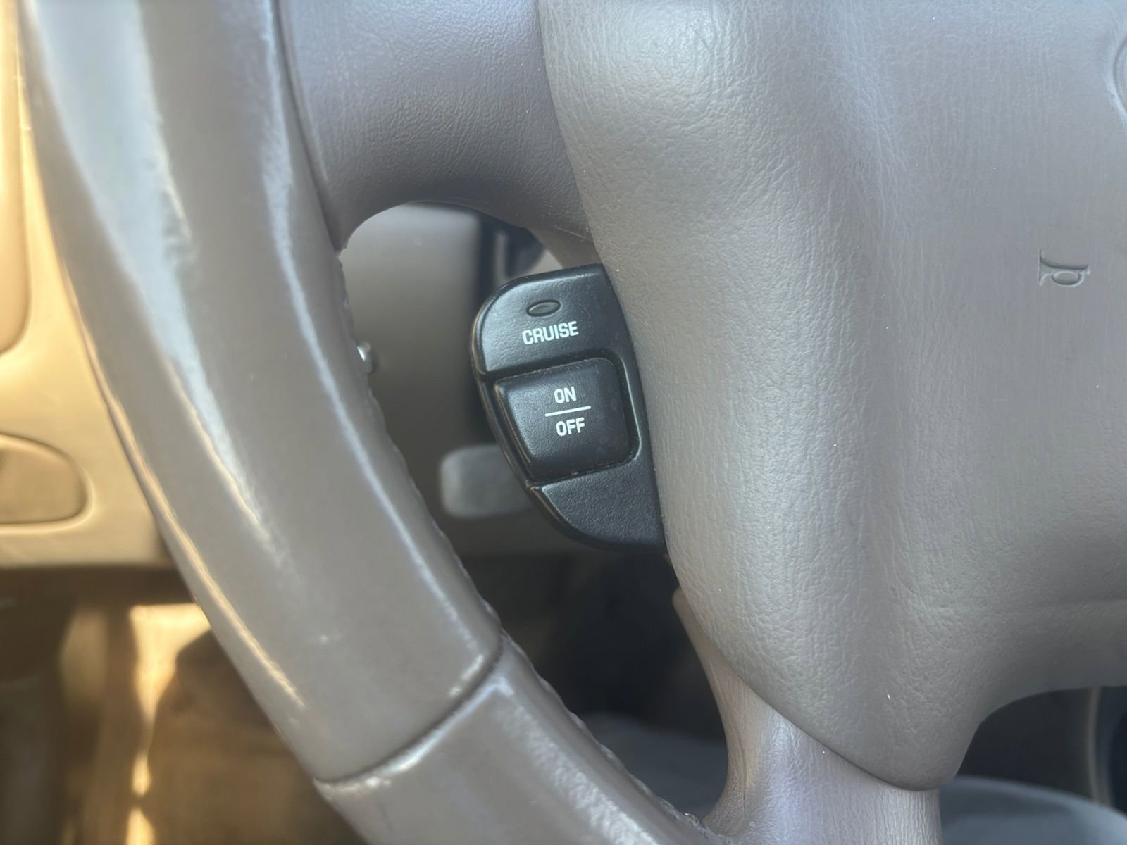 Used 2004 Oldsmobile Alero GL image 22