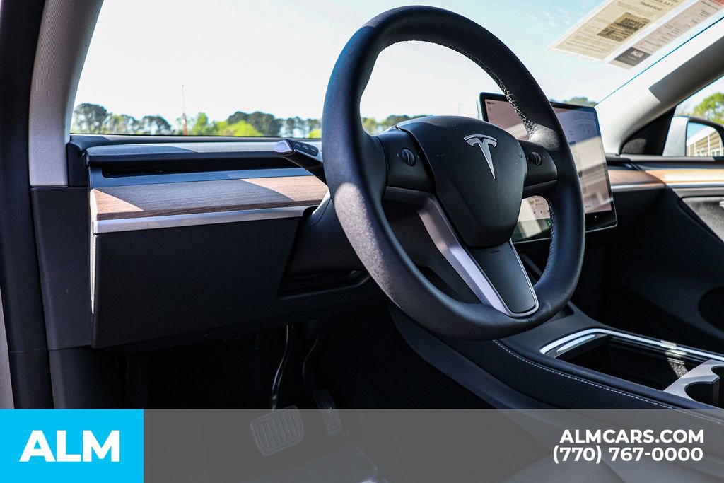 Used 2025 Tesla Model Y Long Range image 27