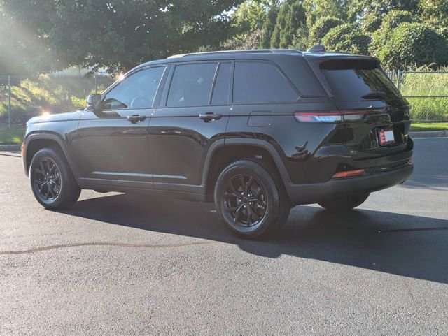 Used 2024 Jeep Grand Cherokee Altitude AWD/4WD image 6