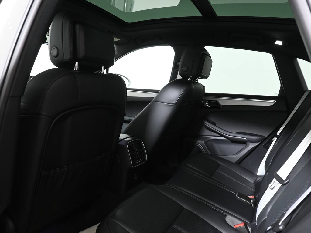 New 2026 Porsche Macan AWD/4WD image 37