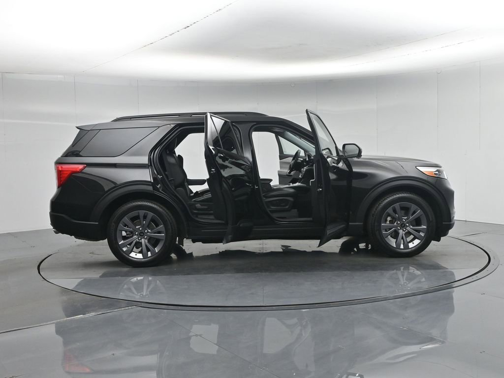 Used 2022 Ford Explorer XLT w/ Equipment Group 202A RWD image 5