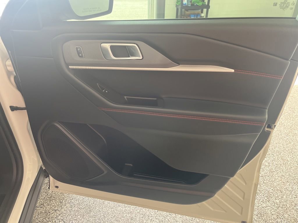 Used 2025 Ford Explorer ST image 37