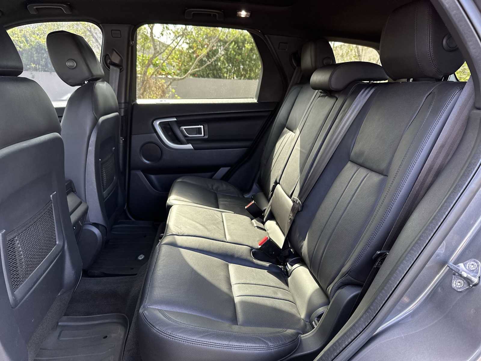 Used 2019 Land Rover Discovery Sport HSE image 17