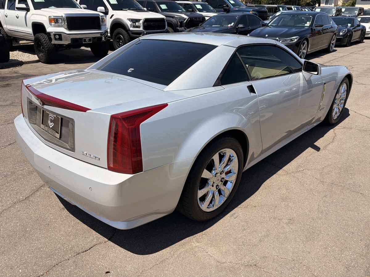 Used 2009 Cadillac XLR RWD image 15