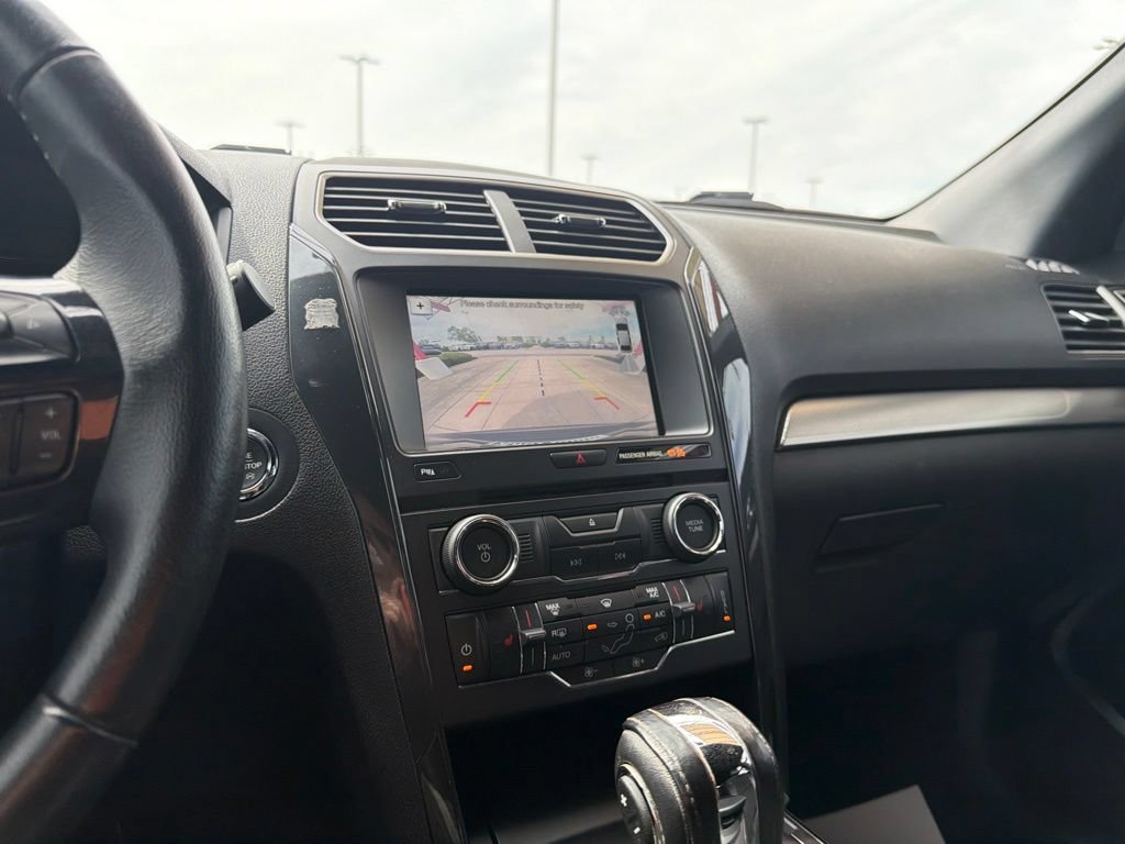 Used 2018 Ford Explorer XLT w/ Equipment Group 202A FWD image 20