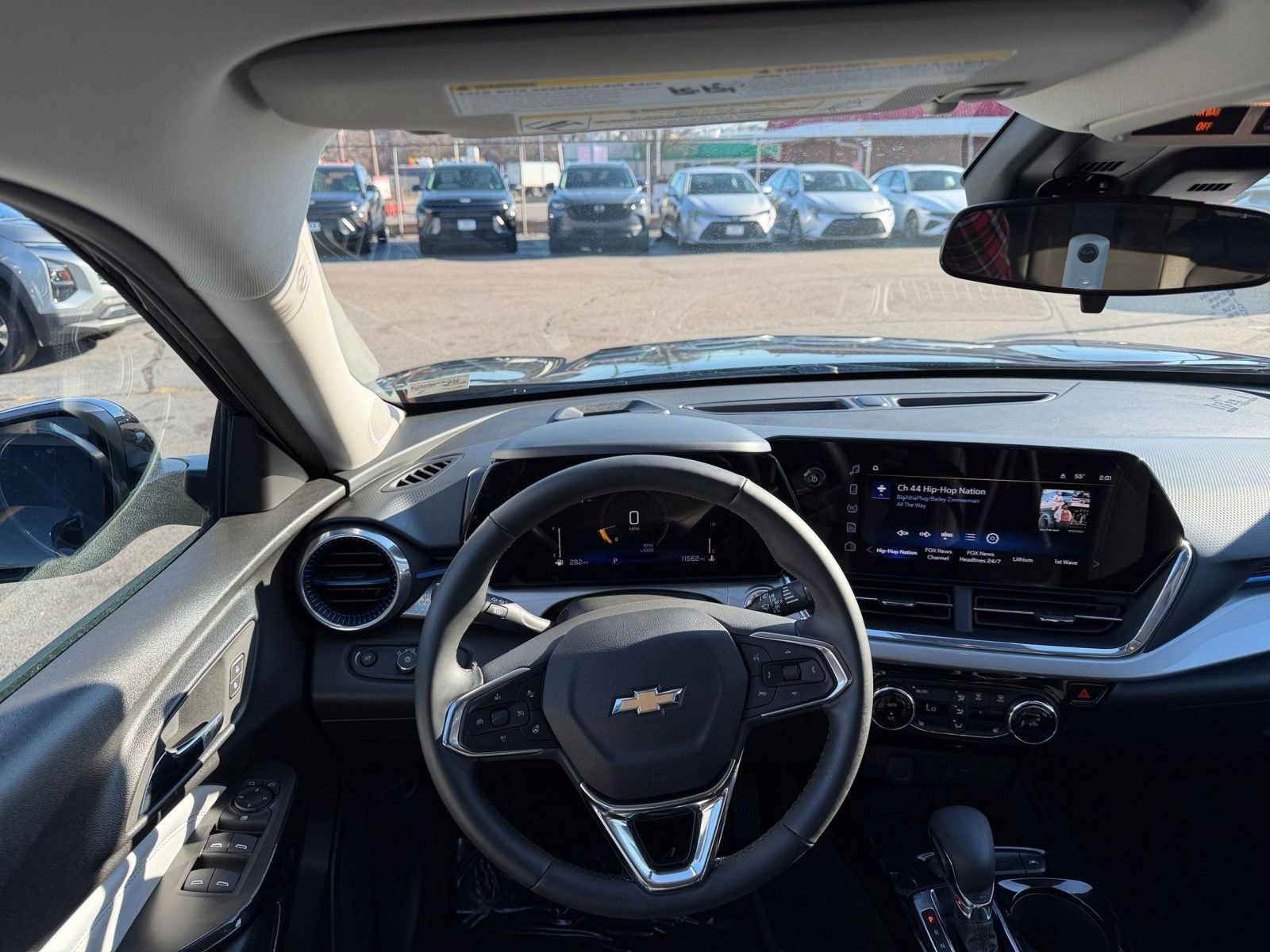 Used 2025 Chevrolet Trax LT w/ LT Convenience Package image 32