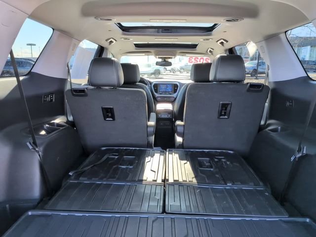 Certified 2023 GMC Acadia SLT w/ Preferred Package image 8