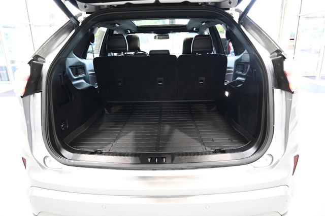 Used 2020 Ford Edge Titanium w/ Equipment Group 301A AWD/4WD image 32