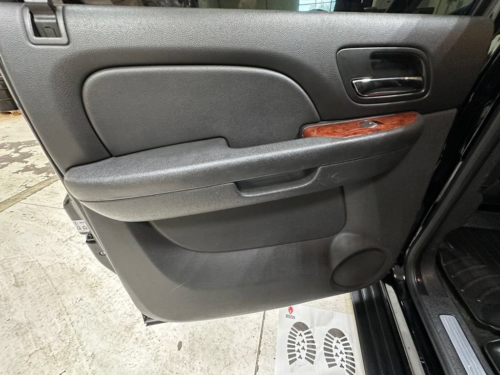 Used 2014 Chevrolet Suburban LTZ AWD/4WD image 17