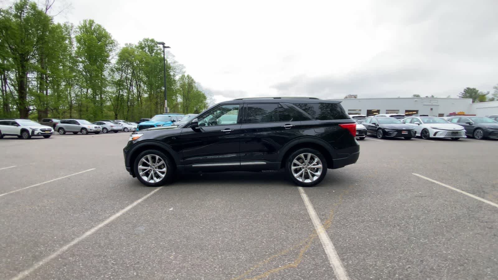 Used 2023 Ford Explorer Platinum w/ Technology Package AWD/4WD image 5