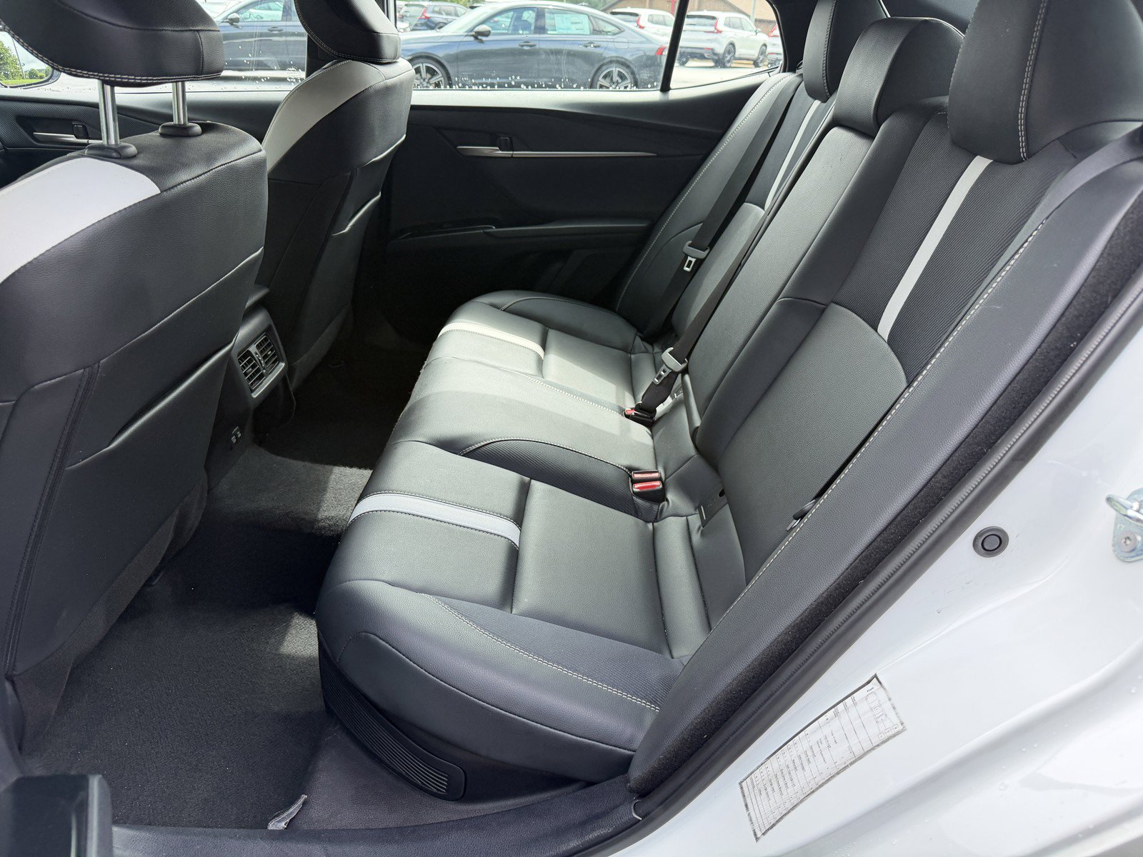 Used 2025 Toyota Camry SE FWD image 9