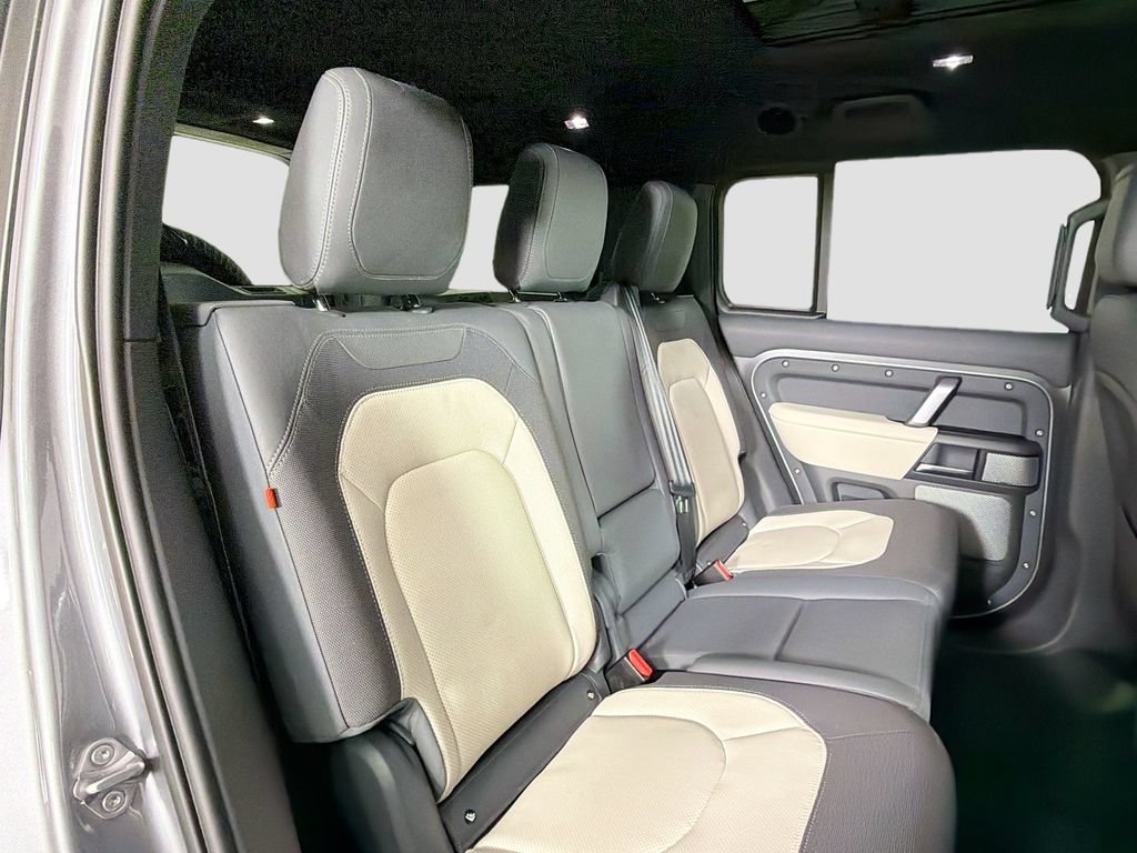 Used 2023 Land Rover Defender 130 X-Dynamic SE AWD/4WD image 29