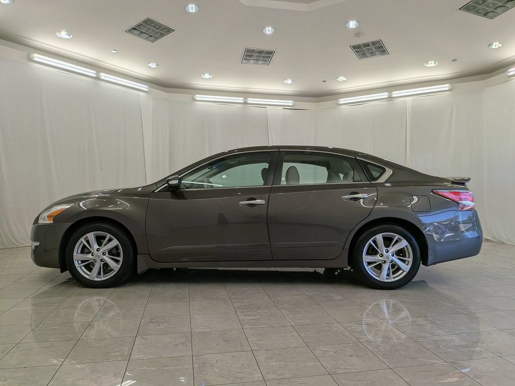 Used 2015 Nissan Altima 2.5 SL w/ Technology Package FWD image 5