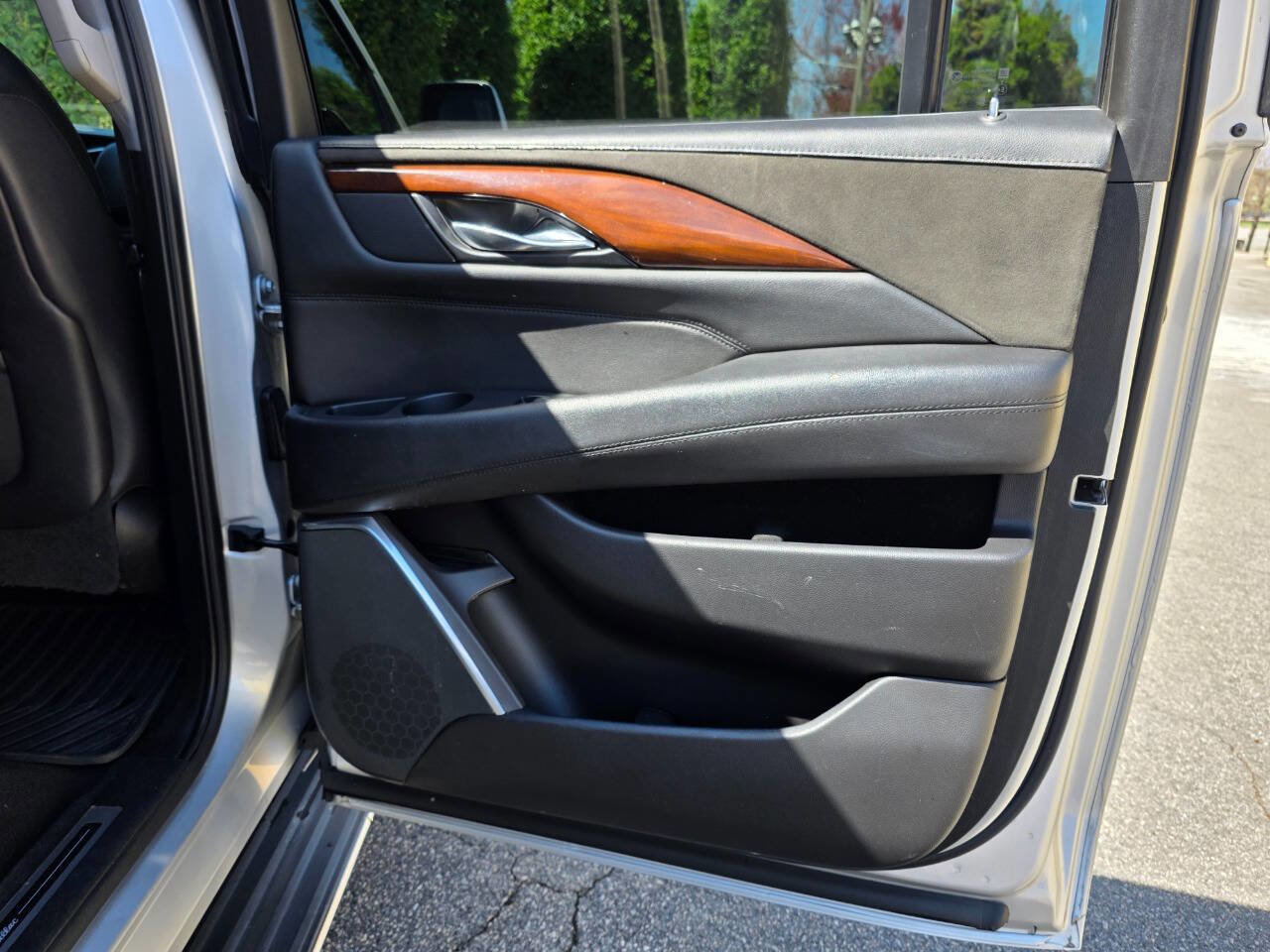 Used 2019 Cadillac Escalade ESV Luxury image 40