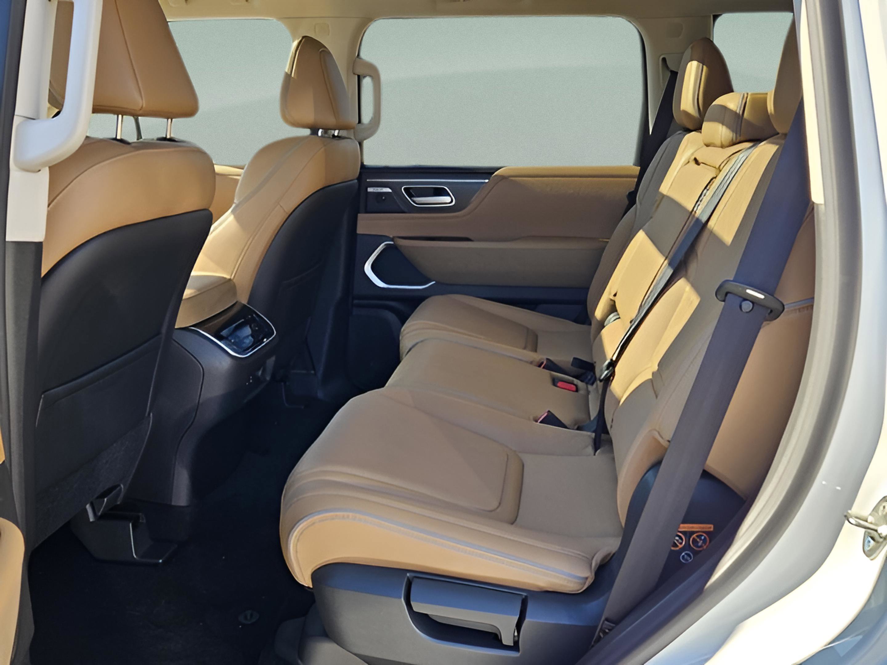 New 2026 INFINITI QX80 Luxe image 12