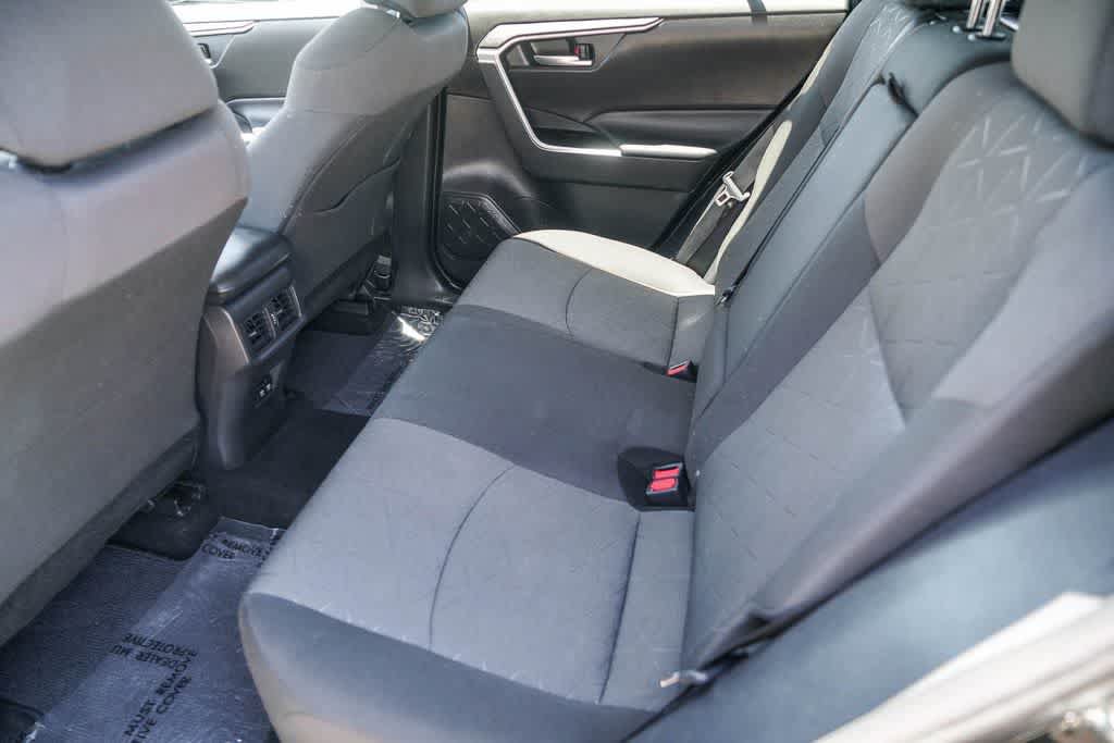 Used 2020 Toyota RAV4 XLE w/ Carpet Mat Package FWD image 17