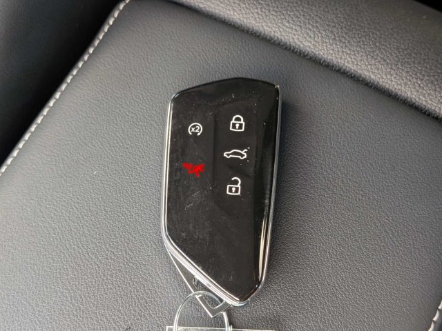 Certified 2025 Volkswagen Tiguan SE R-Line FWD image 30