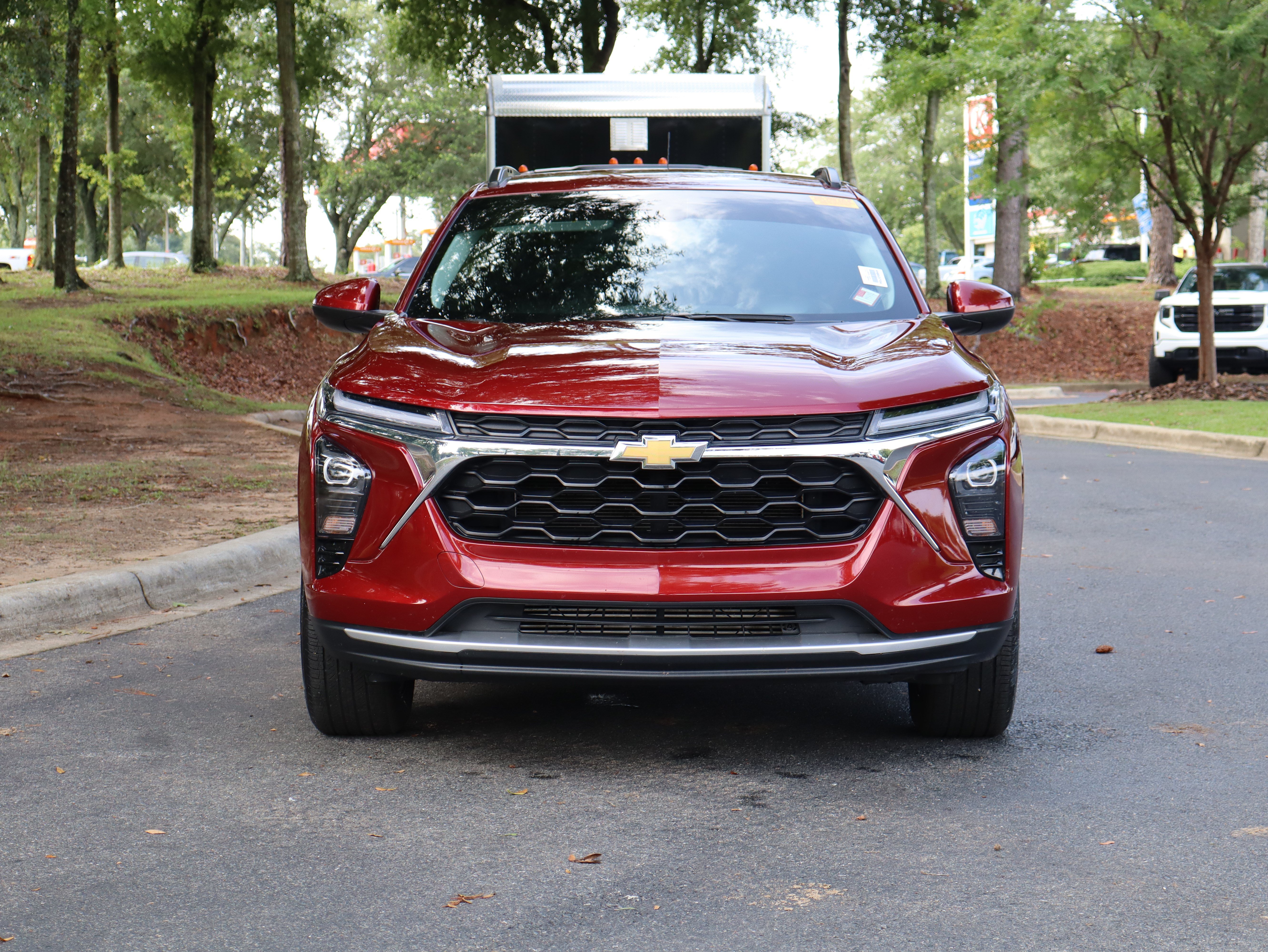 Used 2025 Chevrolet Trax LT w/ Driver Confidence Package FWD image 3