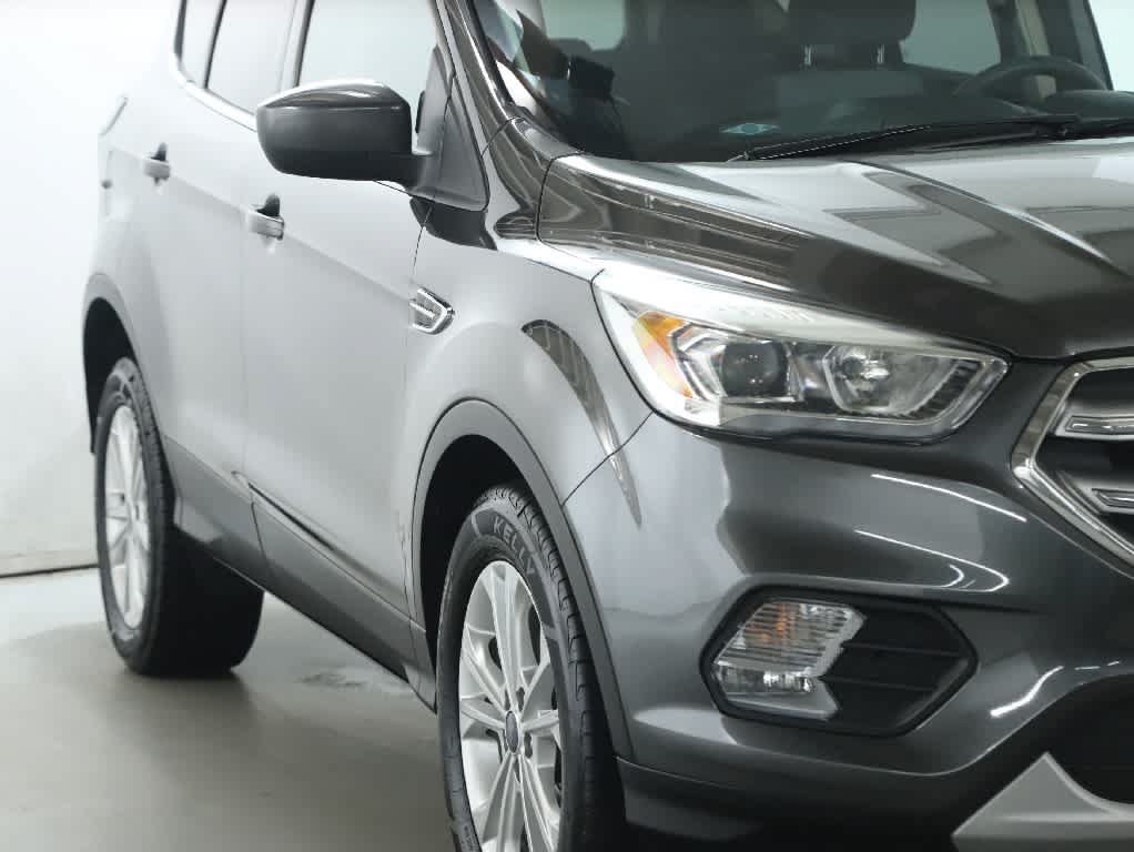 Used 2017 Ford Escape SE w/ Equipment Group 201A FWD image 8