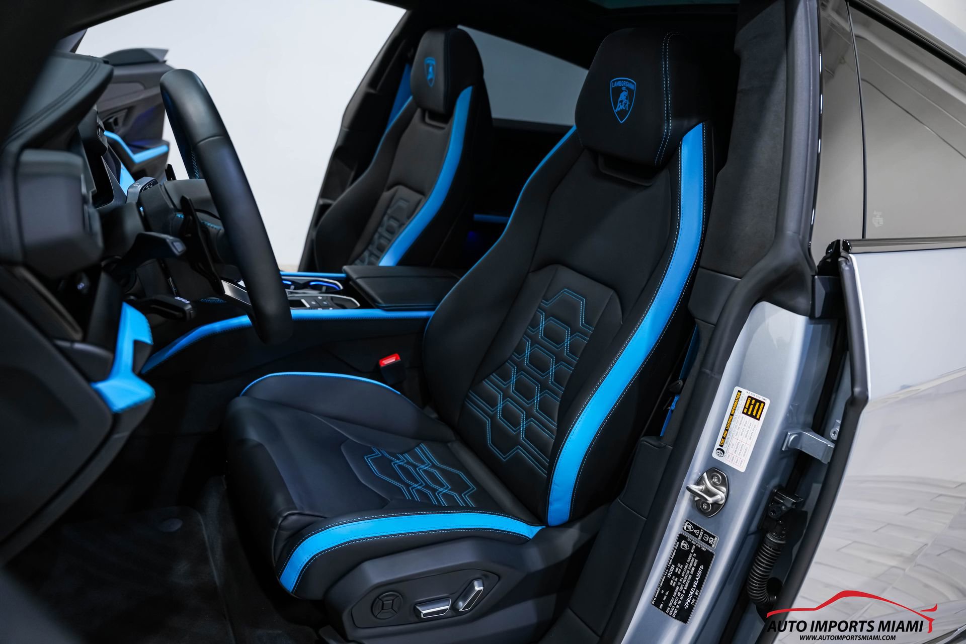 Used 2025 Lamborghini Urus SE image 41