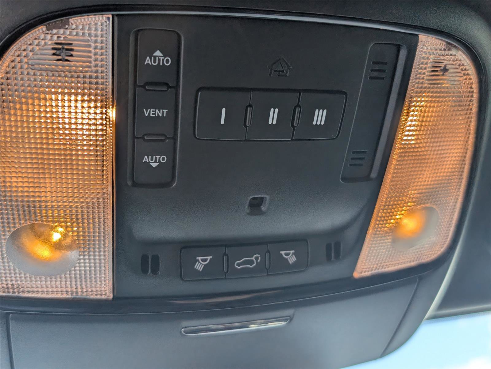 Used 2023 Dodge Durango R/T w/ Tow 'N Go Package AWD/4WD image 37