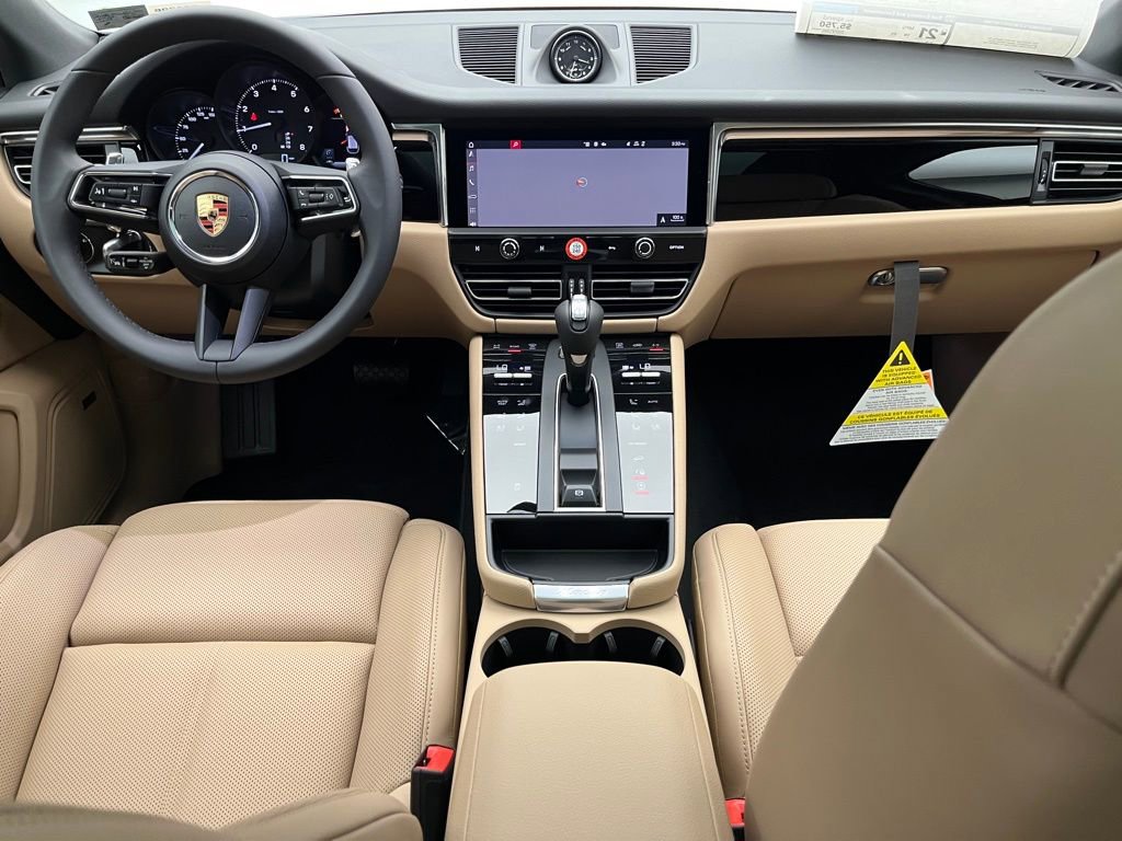 Certified 2025 Porsche Macan image 23