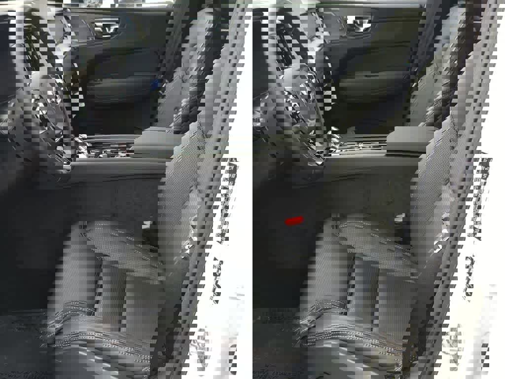 Used 2026 Volvo XC60 B5 Ultra w/ Protection Package Premier image 15