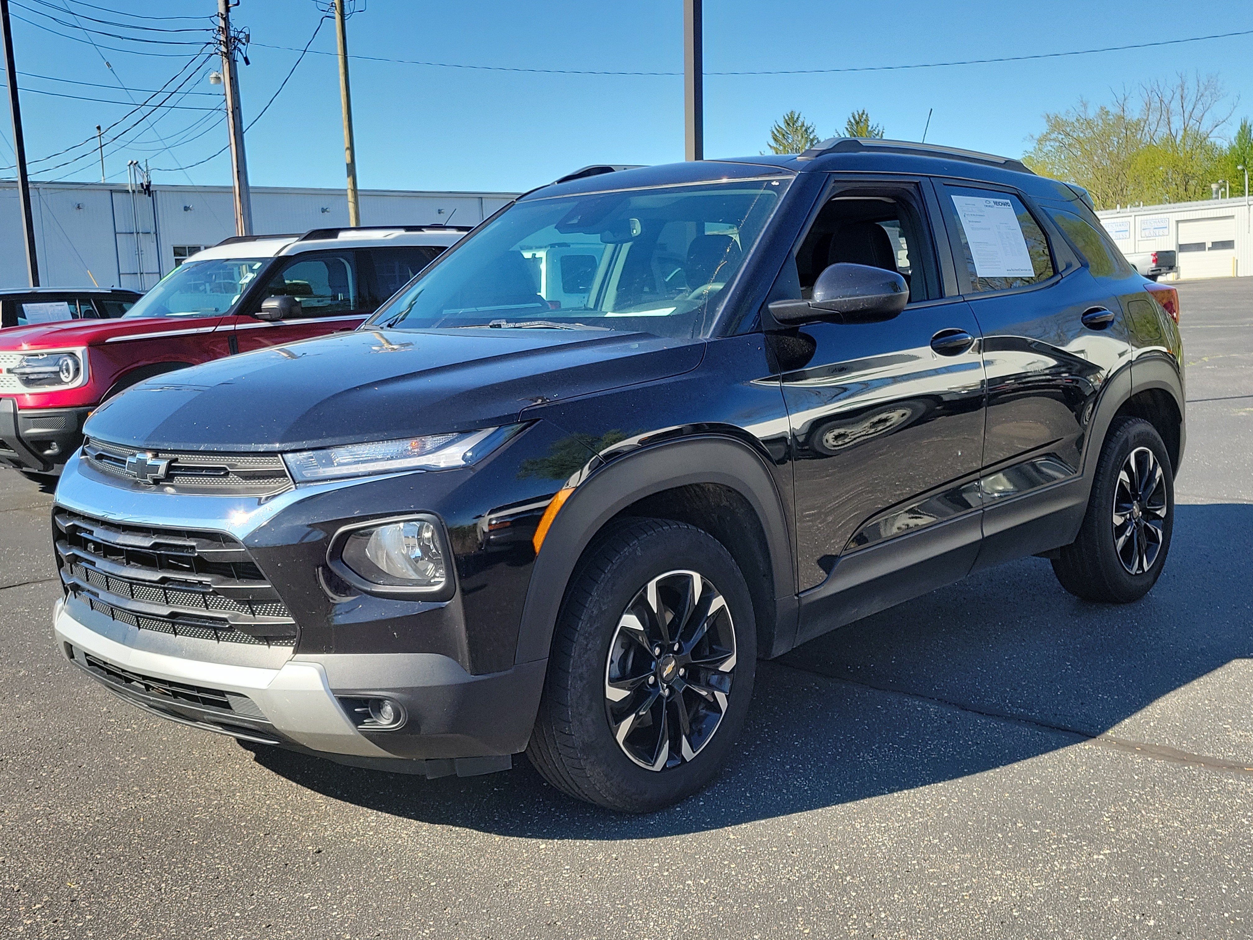 Used 2023 Chevrolet TrailBlazer LT w/ Convenience Package AWD/4WD image 2