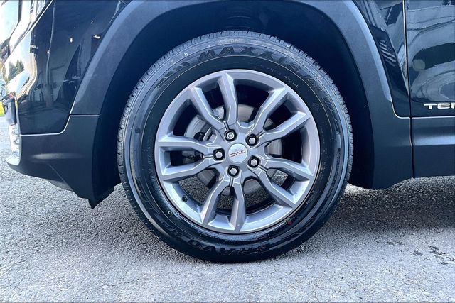 Used 2023 GMC Terrain SLT FWD image 34