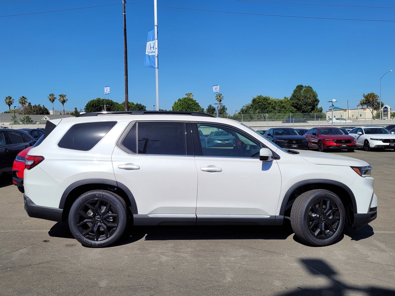 New 2025 Honda Pilot Touring image 4